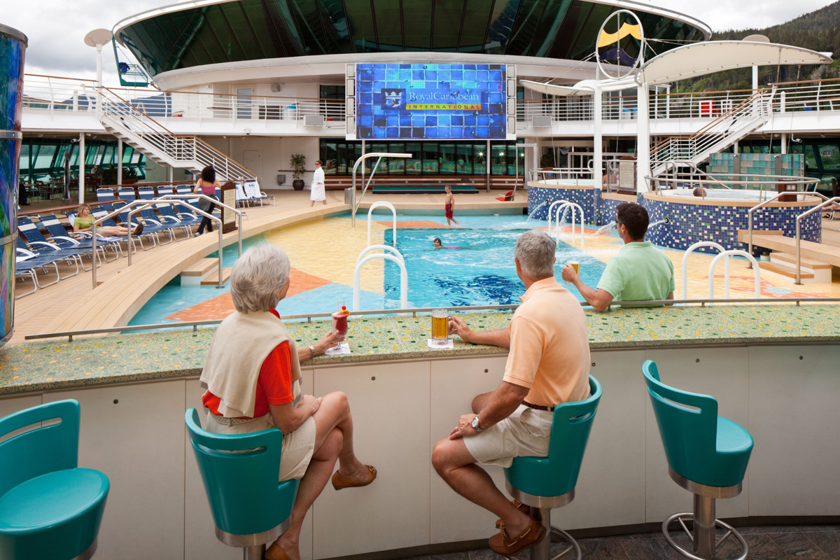 MyCruise Royal-Caribbean-Cruise-Line Radiance-of-the-Seas Offentlige-arealer Teater-underholdning1